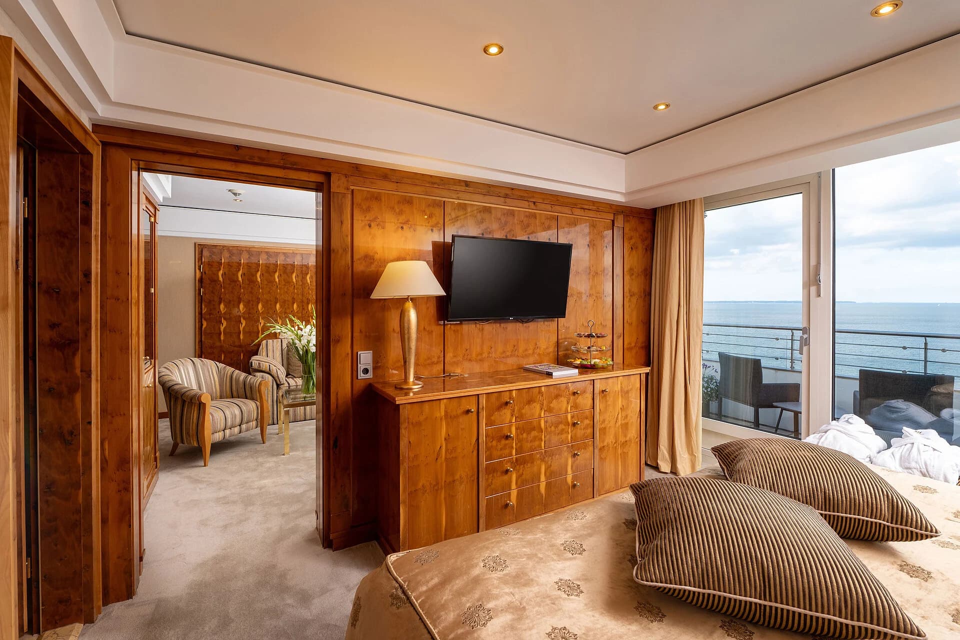 Hotelzimmer mit moderner Ausstattung und komfortabler Atmosphäre